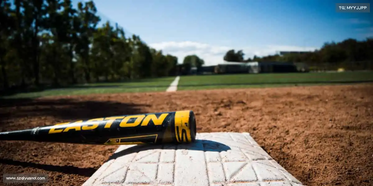 必一·运动(B-Sports)官方网站🥌冰壶滑行精准，掌控方向才能赢在起点！